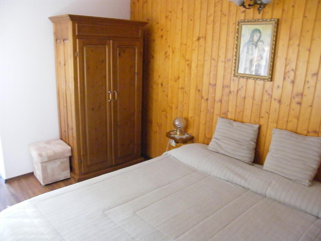 Pensiunea Casa Filoxenia Horezu Exteriér fotografie