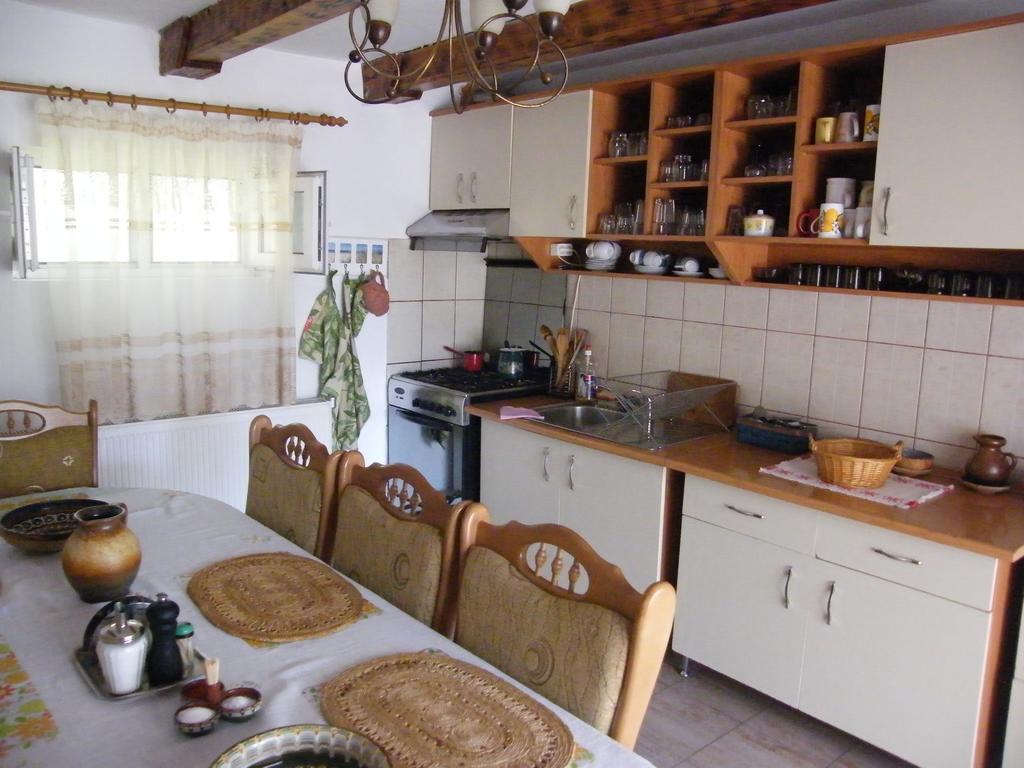 Pensiunea Casa Filoxenia Horezu Exteriér fotografie