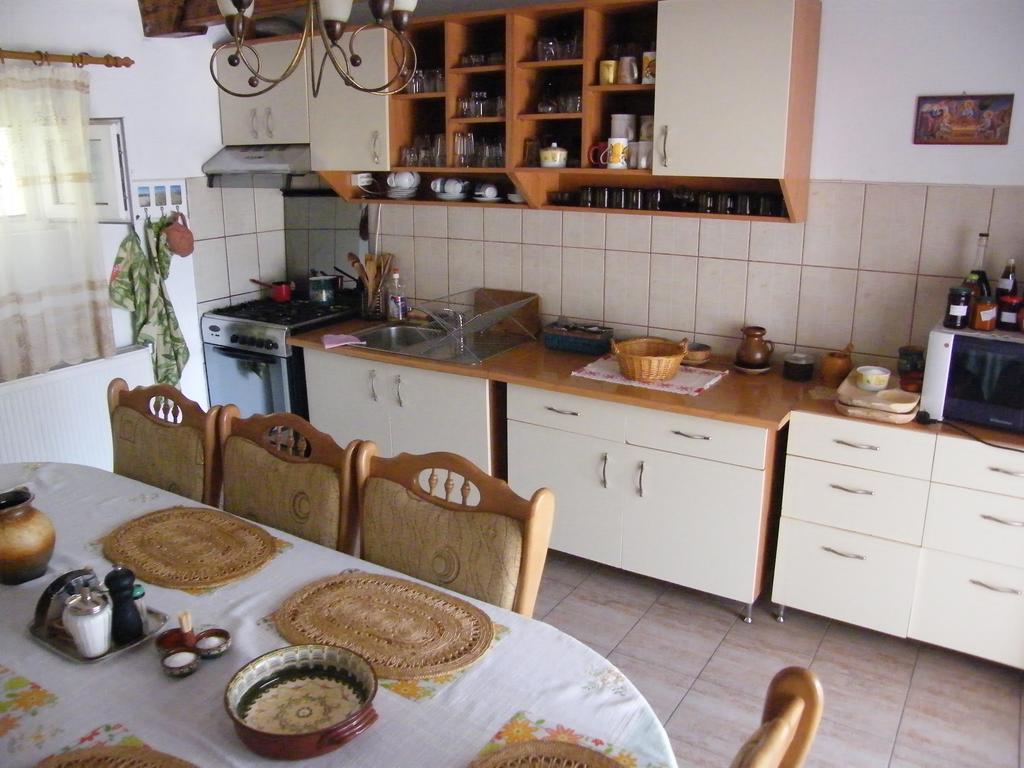 Pensiunea Casa Filoxenia Horezu Exteriér fotografie