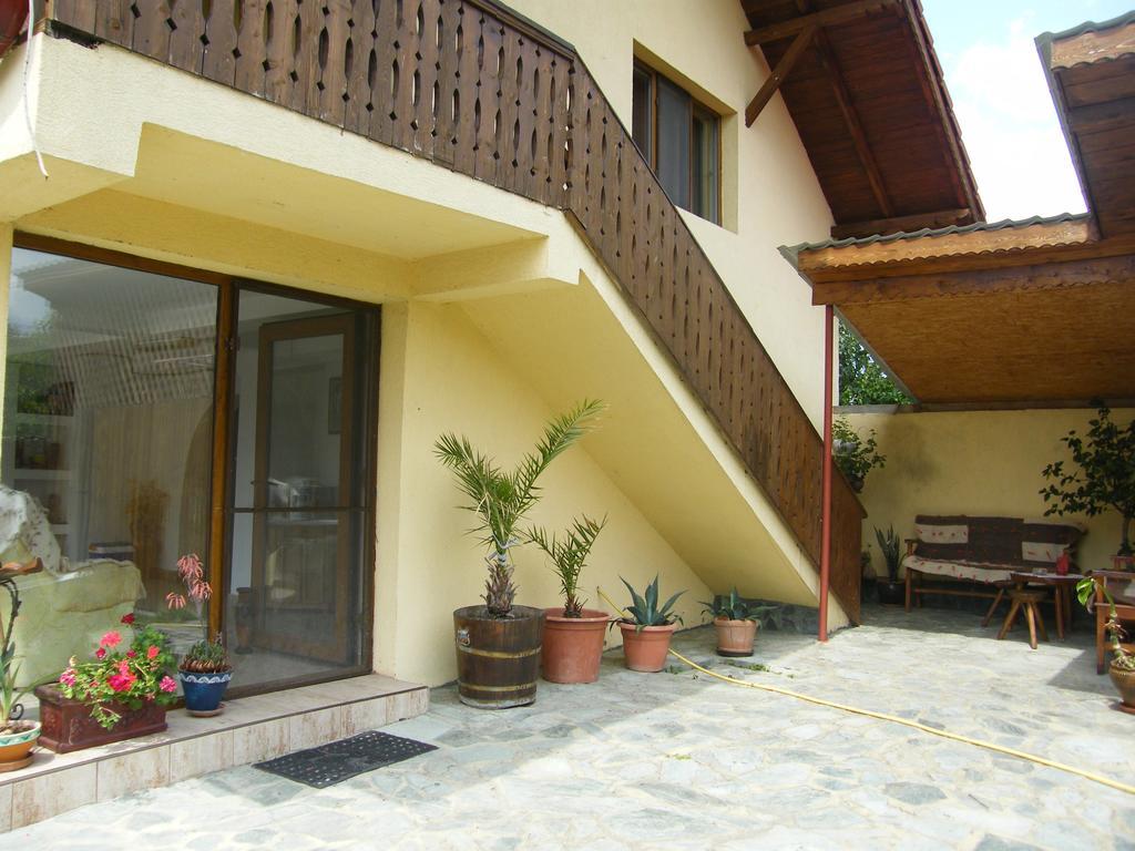 Pensiunea Casa Filoxenia Horezu Exteriér fotografie
