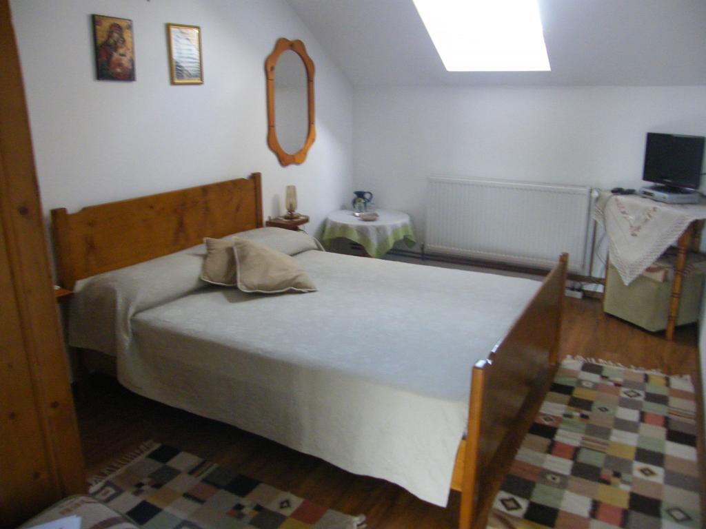 Pensiunea Casa Filoxenia Horezu Exteriér fotografie